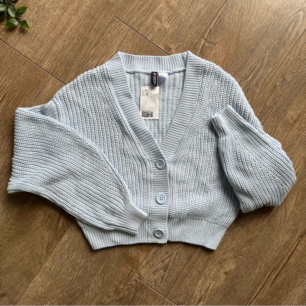 H&M light blue knit cropped cardigan 🦋